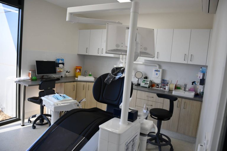 Dentist Hoppers Crossing Sayers Dental Aesthetics Implants Dental Chair 768x512