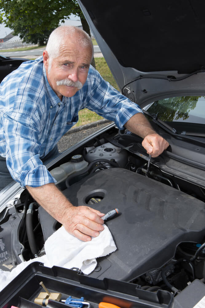 auto electrician diagnosing