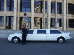 limousine 601462 640 300x225 1