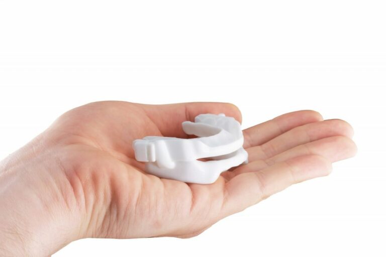 sleep apnea snoring mouth guard e1608678862311 768x512