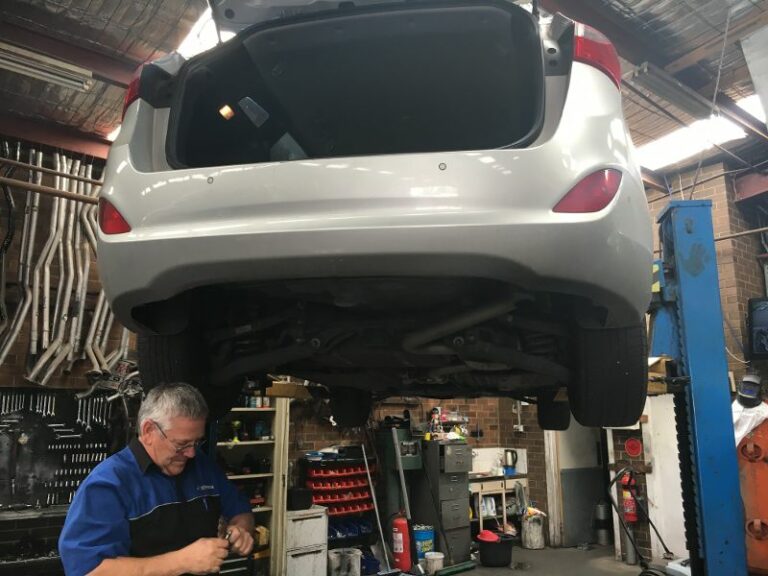 installing new towbar preparation 768x576