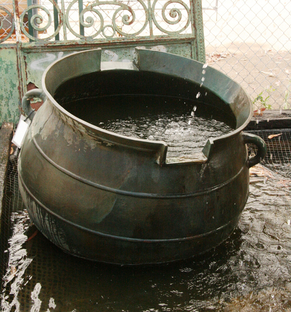 Vaucluse house cauldron