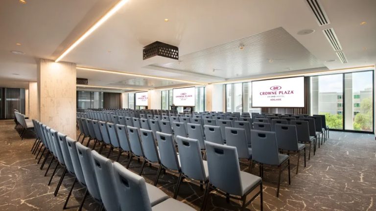 Theatre style stacking chairs 768x432